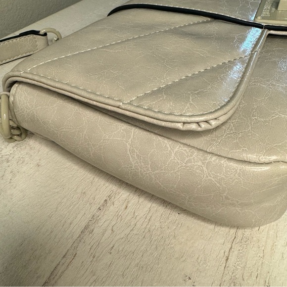 NWT TRUE RELIGION Light Gray Shoulder Bag Chain Strap Crossbody Purse - Picture 4 of 9